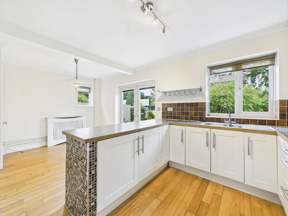 3 bed semi-detached house for sale in Bostock Avenue, Horsham - Property Image 3