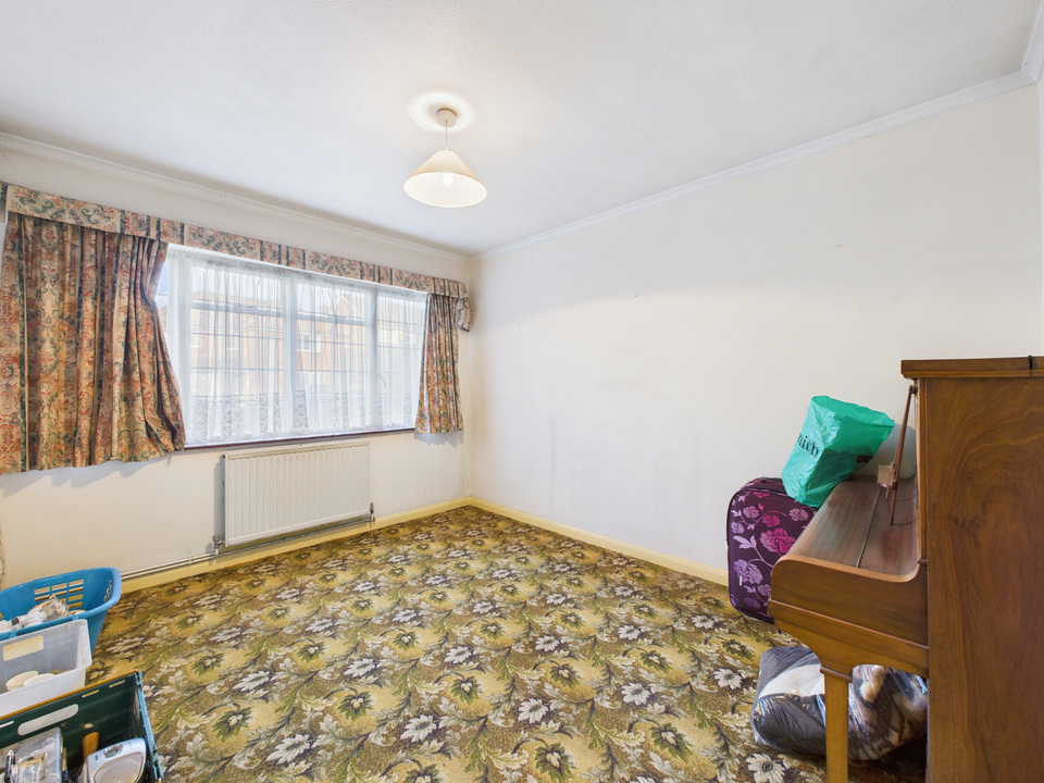 3 bed detached house for sale in Pollards Drive, Horsham - Property Image 5