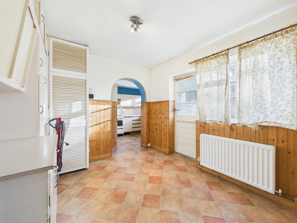 3 bed detached house for sale in Pollards Drive, Horsham - Property Image 3