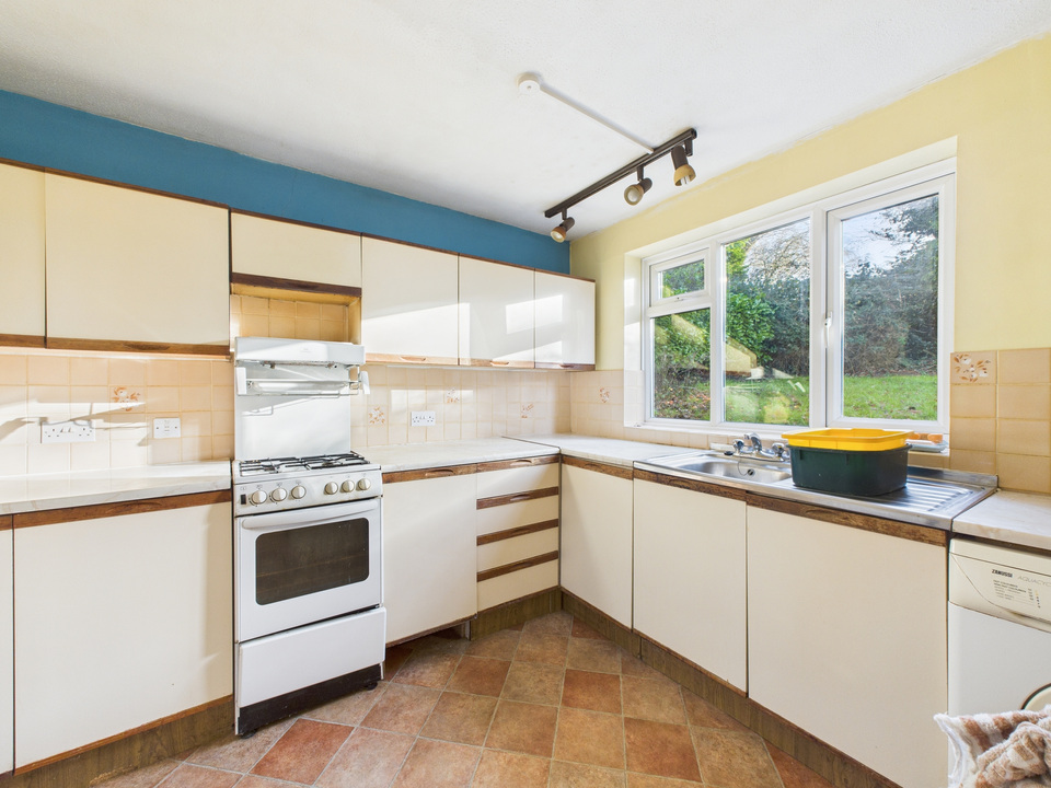3 bed detached house for sale in Pollards Drive, Horsham - Property Image 4
