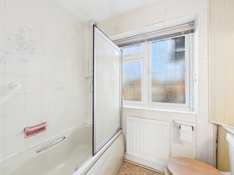 3 bed detached house for sale in Pollards Drive, Horsham - Property Image 13