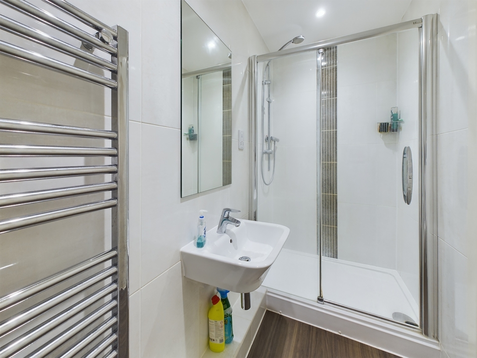 2 bed apartment for sale in Lodge House, Millpond Lane, Faygate  - Property Image 5