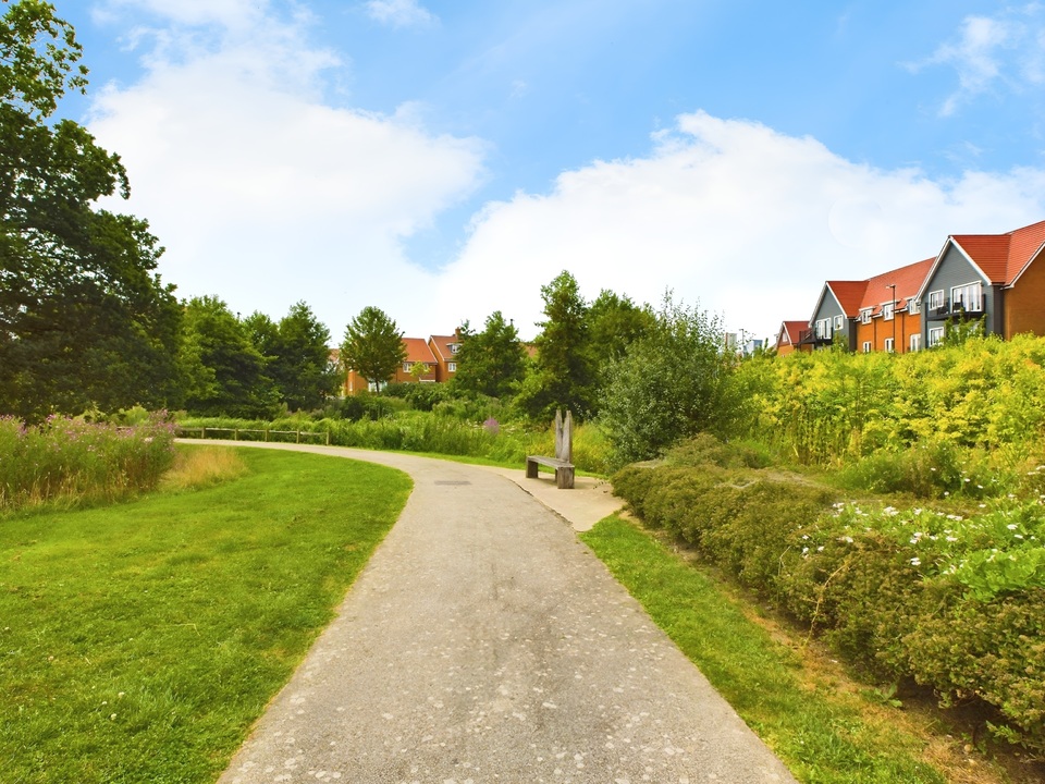 2 bed apartment for sale in Lodge House, Millpond Lane, Faygate  - Property Image 9