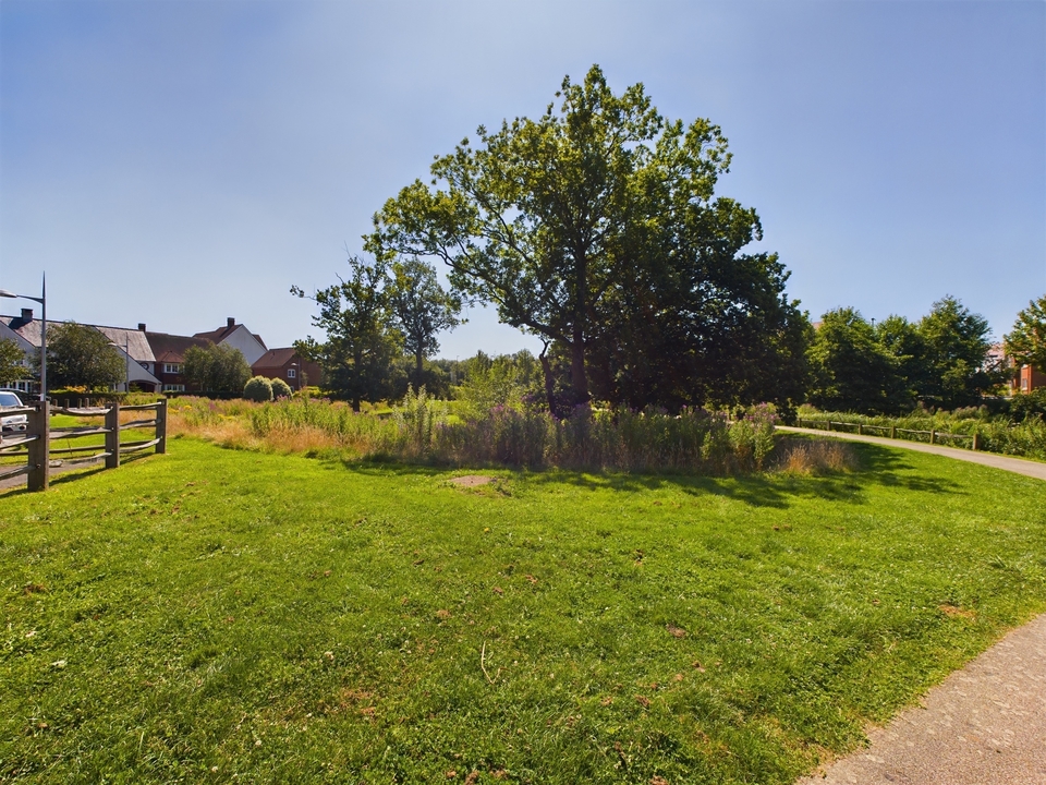 2 bed apartment for sale in Lodge House, Millpond Lane, Faygate  - Property Image 12