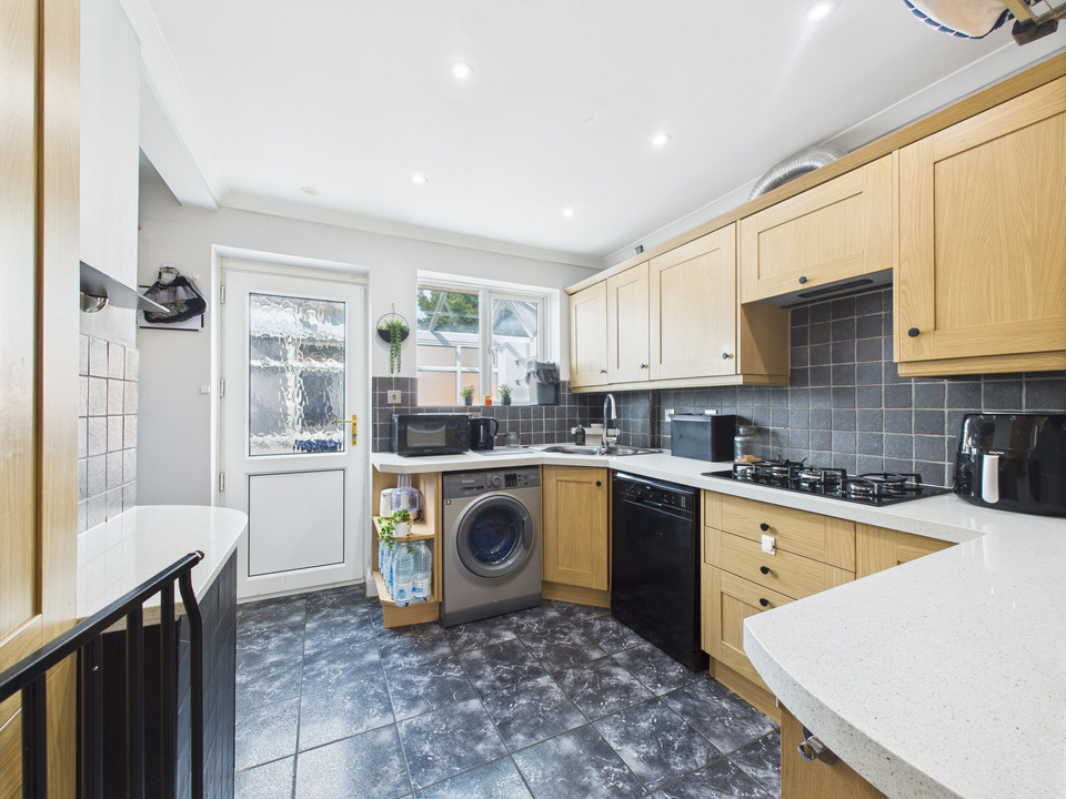 3 bed end of terrace house for sale in Oakleigh Road, Horsham  - Property Image 3