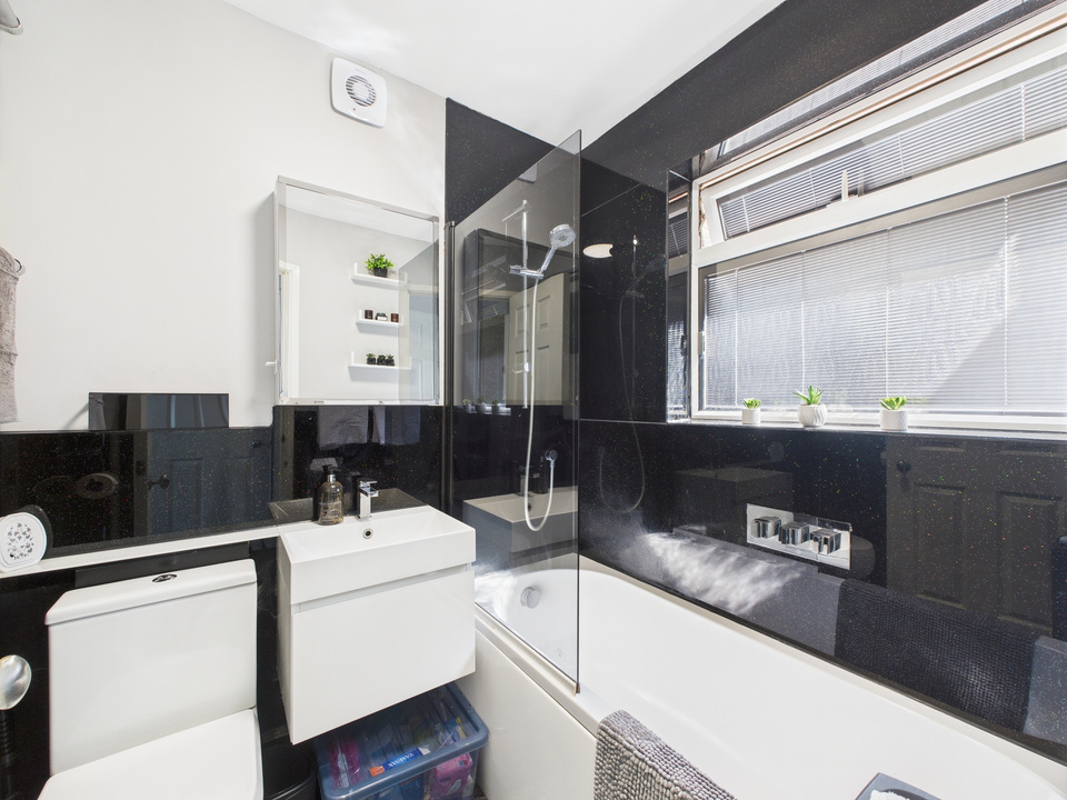 3 bed end of terrace house for sale in Oakleigh Road, Horsham  - Property Image 4