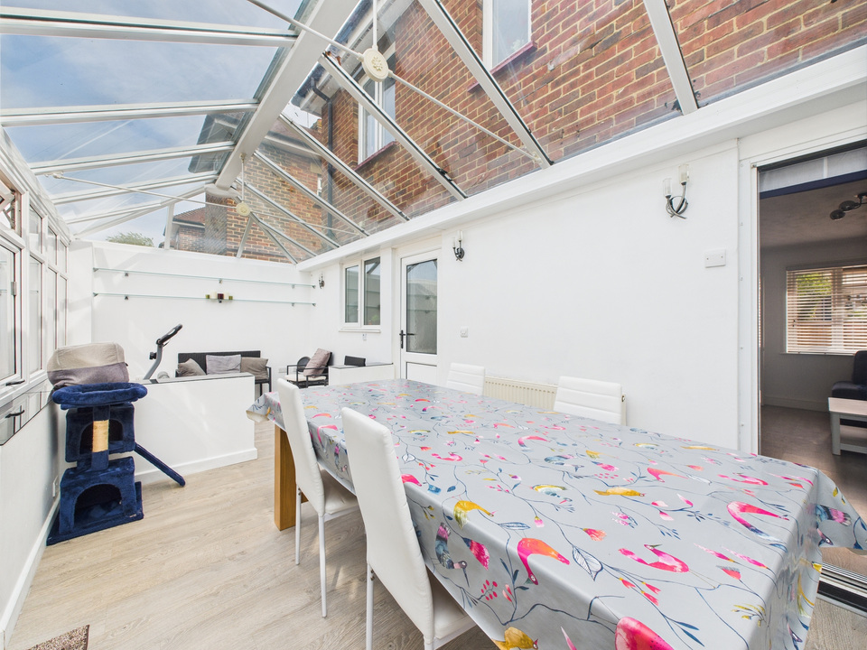 3 bed end of terrace house for sale in Oakleigh Road, Horsham  - Property Image 8