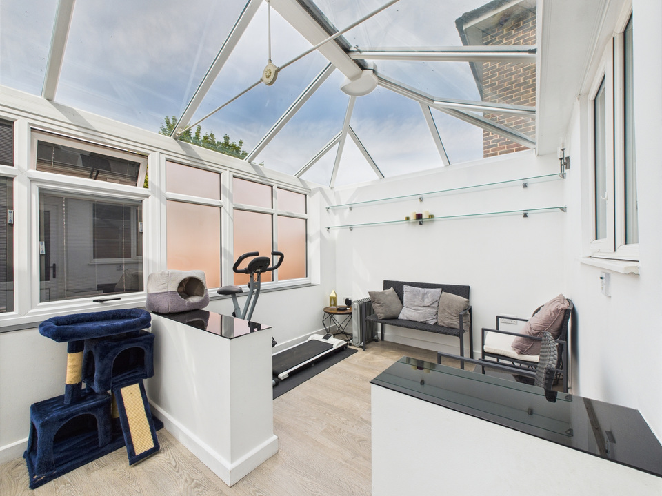 3 bed end of terrace house for sale in Oakleigh Road, Horsham  - Property Image 9