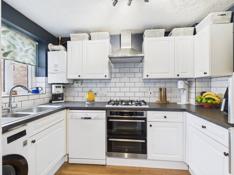 2 bed semi-detached house for sale in Crockhurst, Southwater - Property Image 2