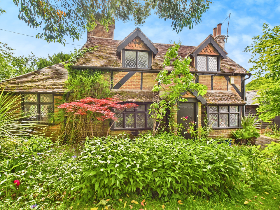 2 bed barn conversion for sale in Wickhurst Lane, Broadbridge Heath