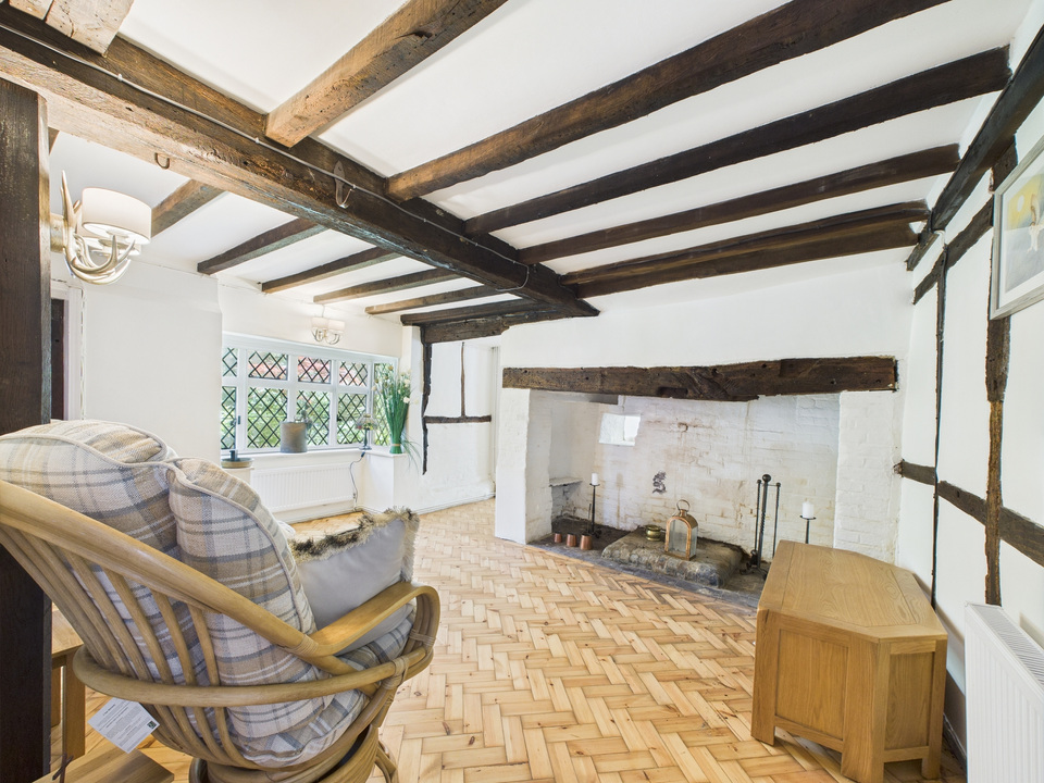 2 bed barn conversion for sale in Wickhurst Lane, Broadbridge Heath - Property Image 2