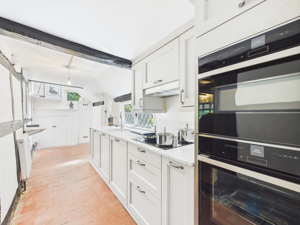 2 bed barn conversion for sale in Wickhurst Lane, Broadbridge Heath - Property Image 3