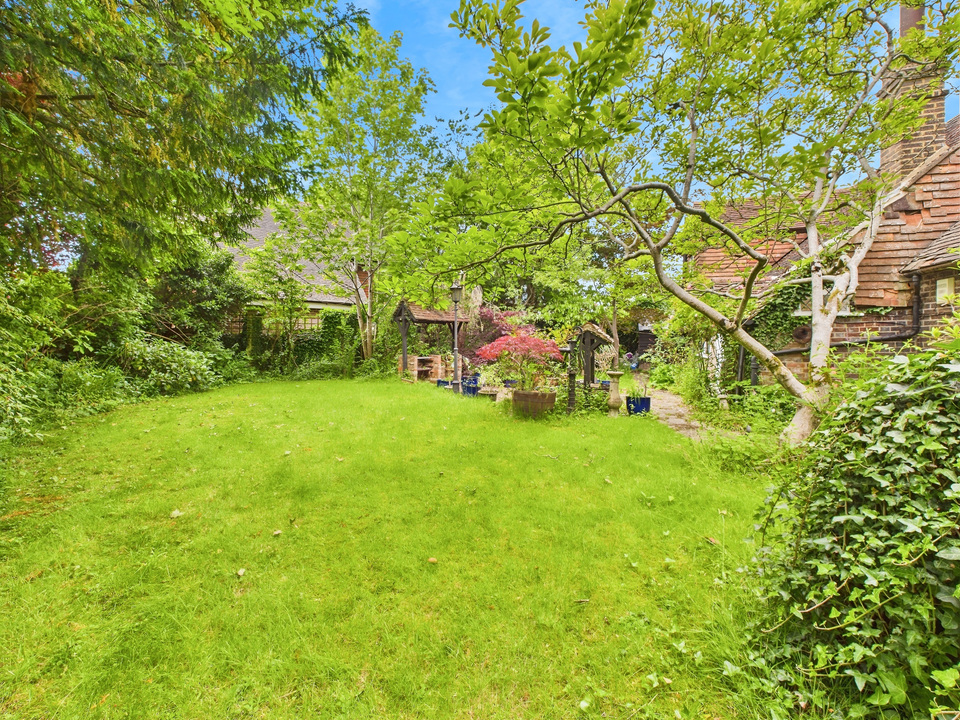 2 bed barn conversion for sale in Wickhurst Lane, Broadbridge Heath - Property Image 9