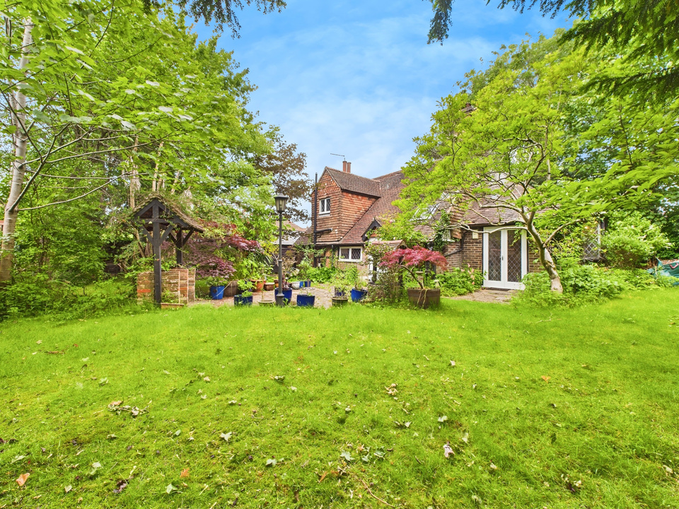 2 bed barn conversion for sale in Wickhurst Lane, Broadbridge Heath - Property Image 11