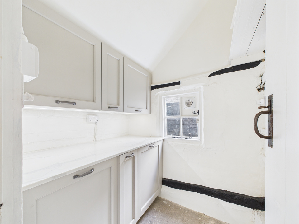 2 bed barn conversion for sale in Wickhurst Lane, Broadbridge Heath - Property Image 16