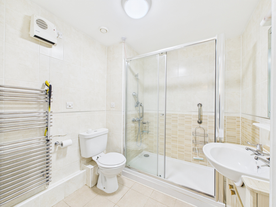 2 bed apartment for sale in Kings Road, Horsham  - Property Image 8