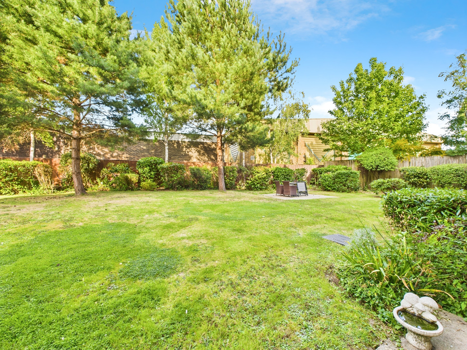 2 bed apartment for sale in Kings Road, Horsham  - Property Image 10