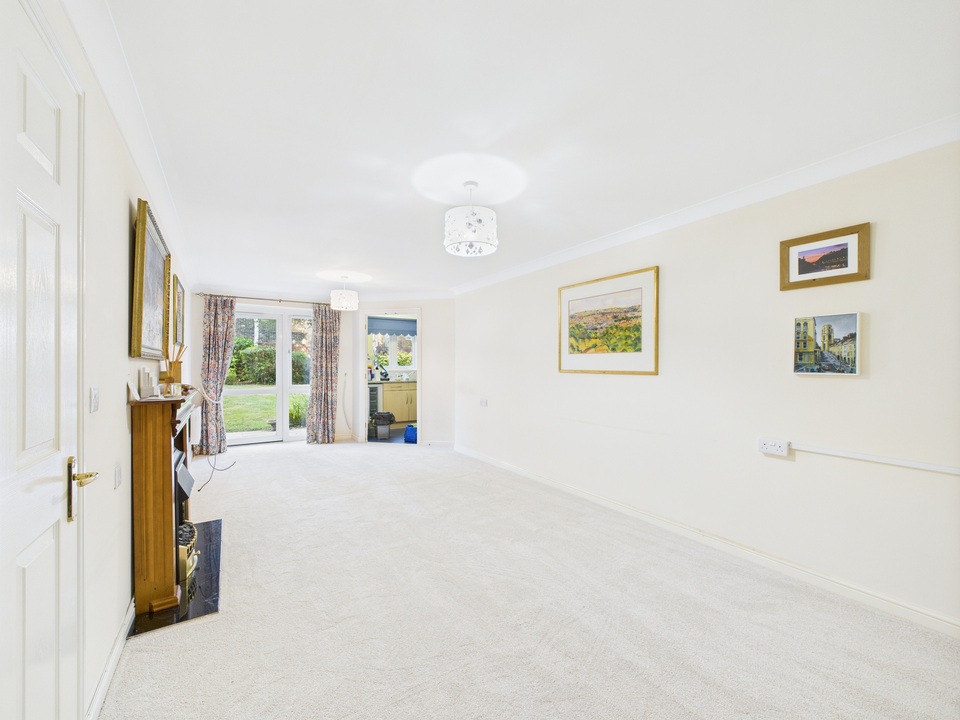 2 bed apartment for sale in Kings Road, Horsham  - Property Image 12