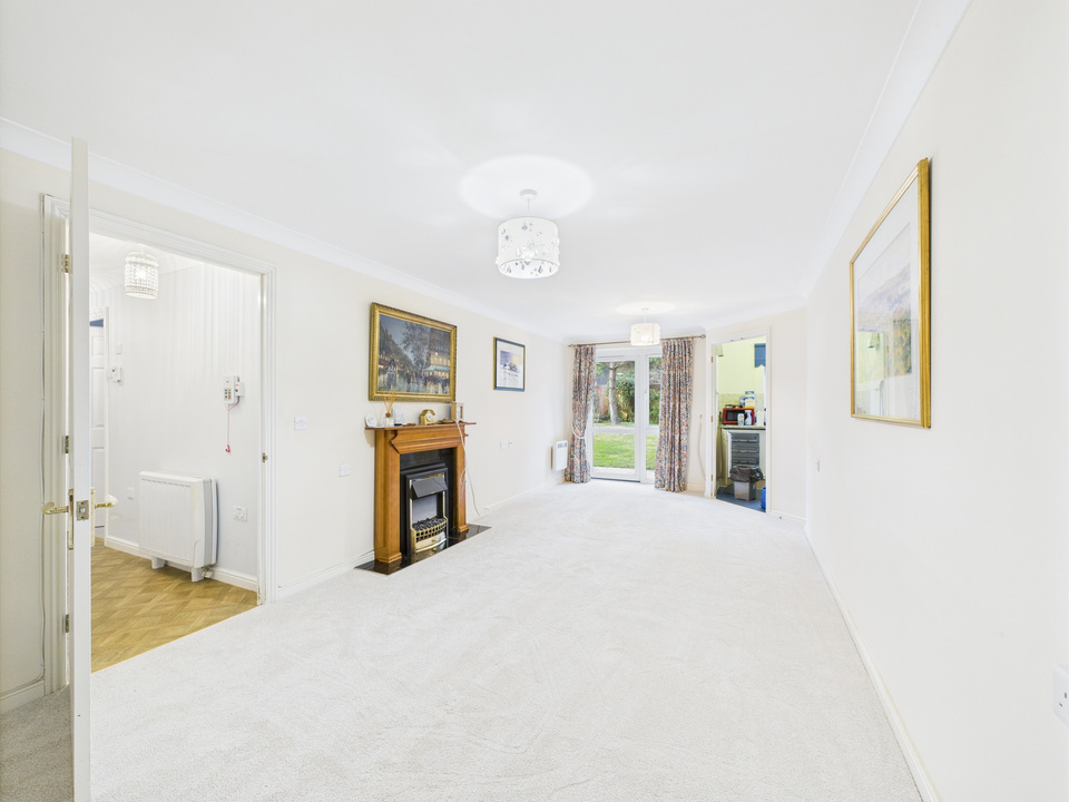 2 bed apartment for sale in Kings Road, Horsham  - Property Image 15