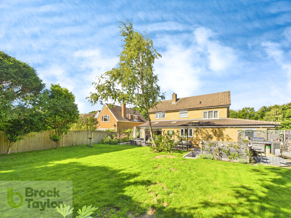 4 bed detached house for sale in Covert Mead, Handcross - Property Image 2