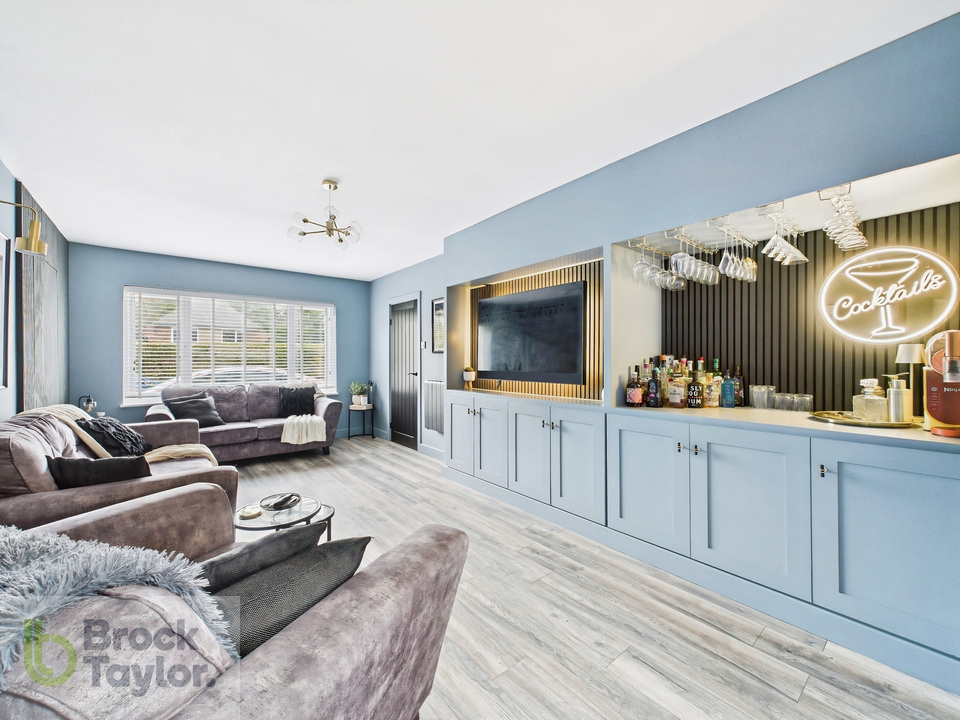 4 bed detached house for sale in Covert Mead, Handcross - Property Image 4