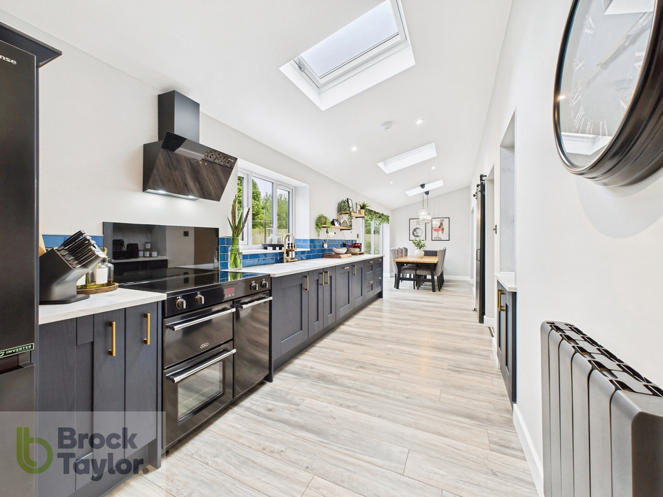 4 bed detached house for sale in Covert Mead, Handcross - Property Image 8