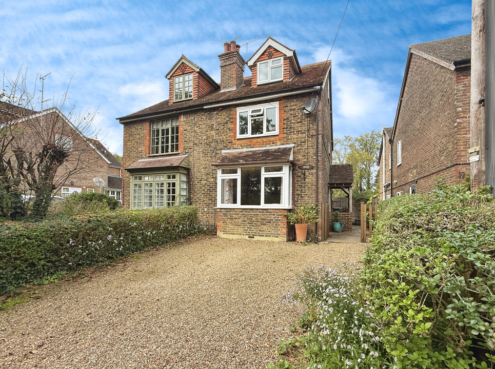 3 bed semi-detached house for sale in Hayes Lane, Slinfold - Property Image 1