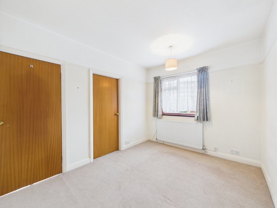 3 bed semi-detached house for sale in Barrington Court, Dorking  - Property Image 5