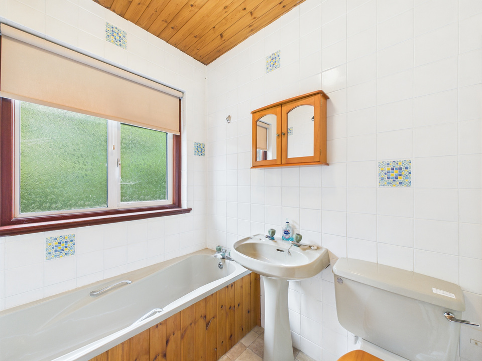 3 bed semi-detached house for sale in Barrington Court, Dorking  - Property Image 8