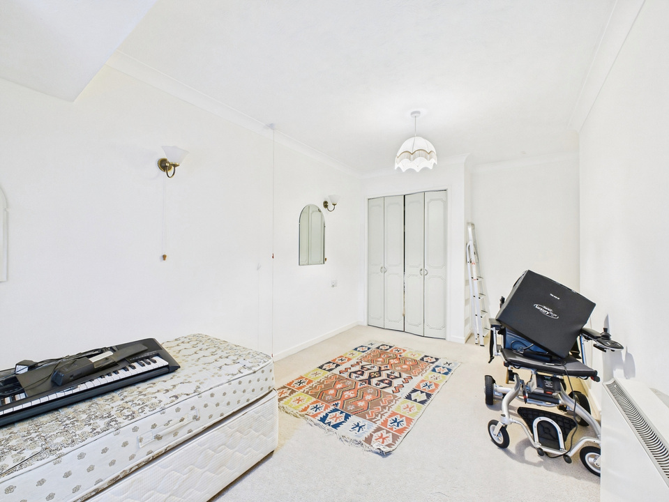 2 bed apartment for sale in Homestream House, Horsham  - Property Image 4