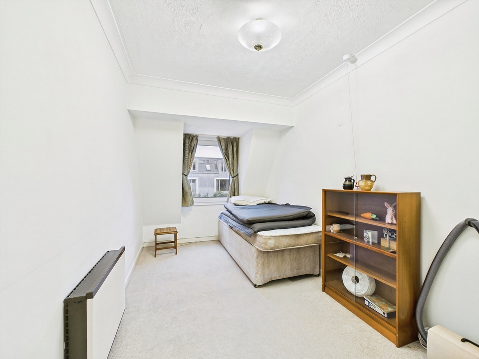 2 bed apartment for sale in Homestream House, Horsham  - Property Image 5