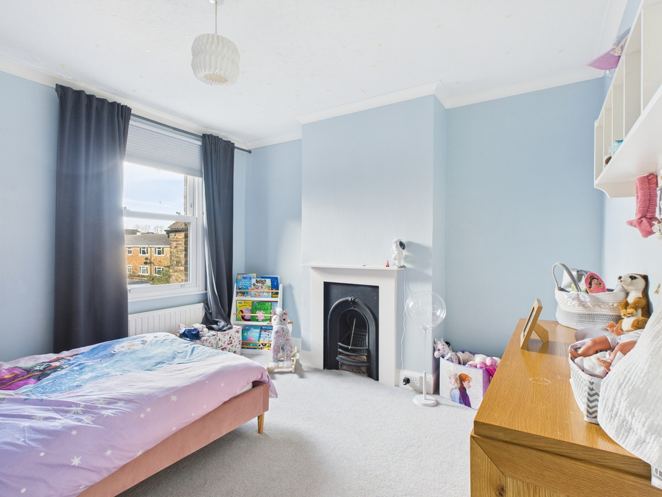 4 bed semi-detached house for sale in Arthur Road, Horsham - Property Image 5