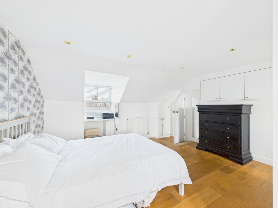 4 bed semi-detached house for sale in Arthur Road, Horsham - Property Image 8