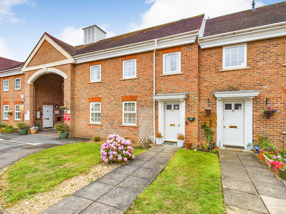 2 bed maisonette for sale in Hills Place, Horsham - Property Image 1