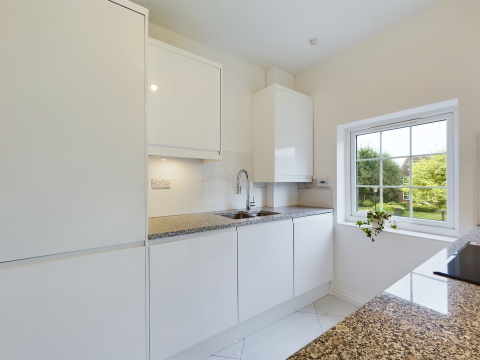 2 bed maisonette for sale in Hills Place, Horsham  - Property Image 2