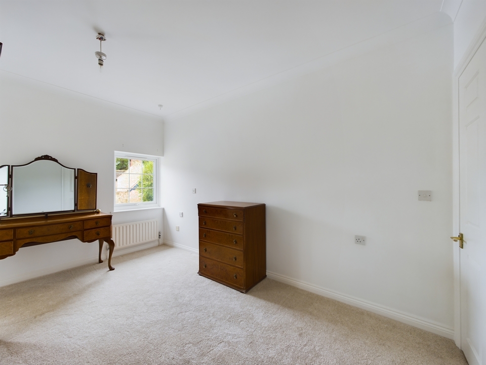 2 bed maisonette for sale in Hills Place, Horsham  - Property Image 4