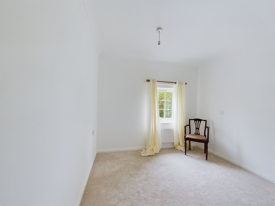 2 bed maisonette for sale in Hills Place, Horsham  - Property Image 5