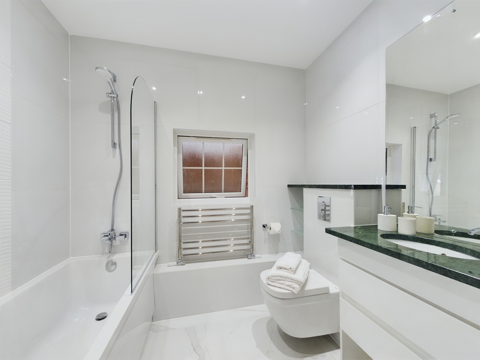 2 bed maisonette for sale in Hills Place, Horsham  - Property Image 6