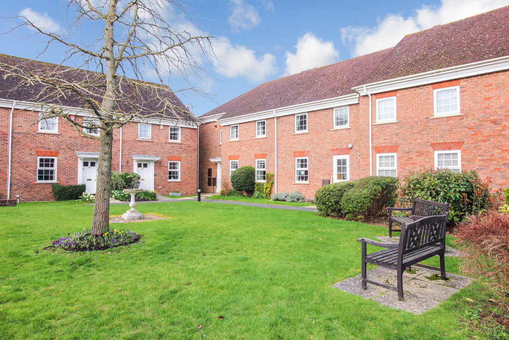 2 bed maisonette for sale in Hills Place, Horsham  - Property Image 9
