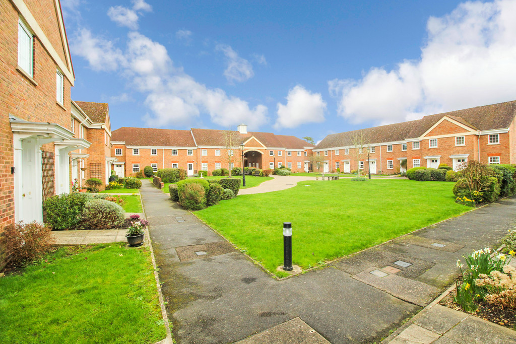 2 bed maisonette for sale in Hills Place, Horsham  - Property Image 10