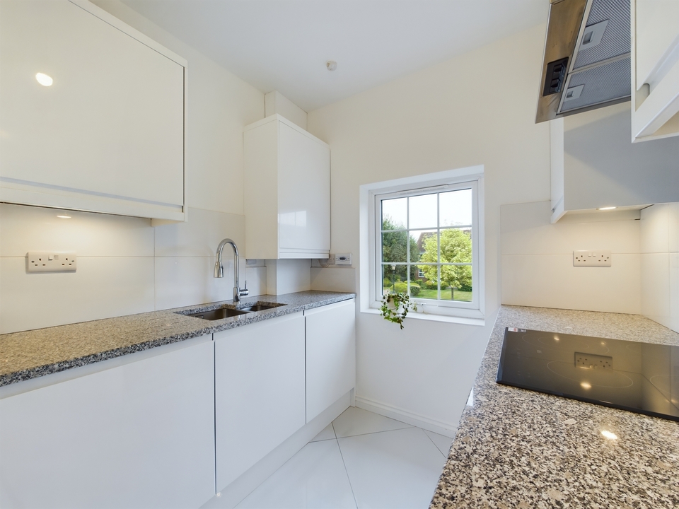 2 bed maisonette for sale in Hills Place, Horsham  - Property Image 14