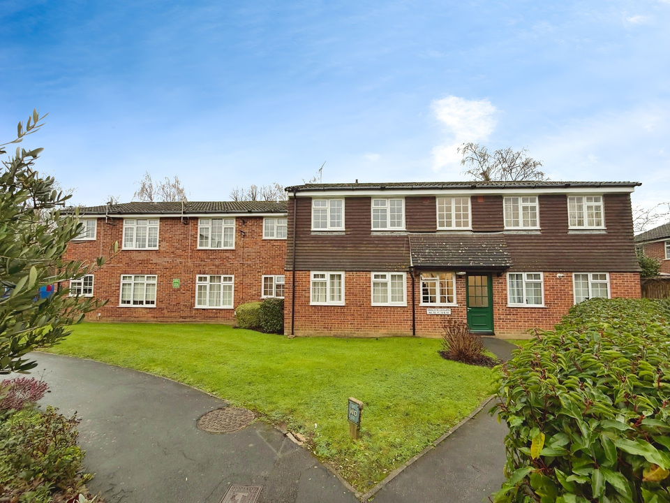 1 bed apartment for sale in Englefield, Horsham, West Sussex - Property Image 1