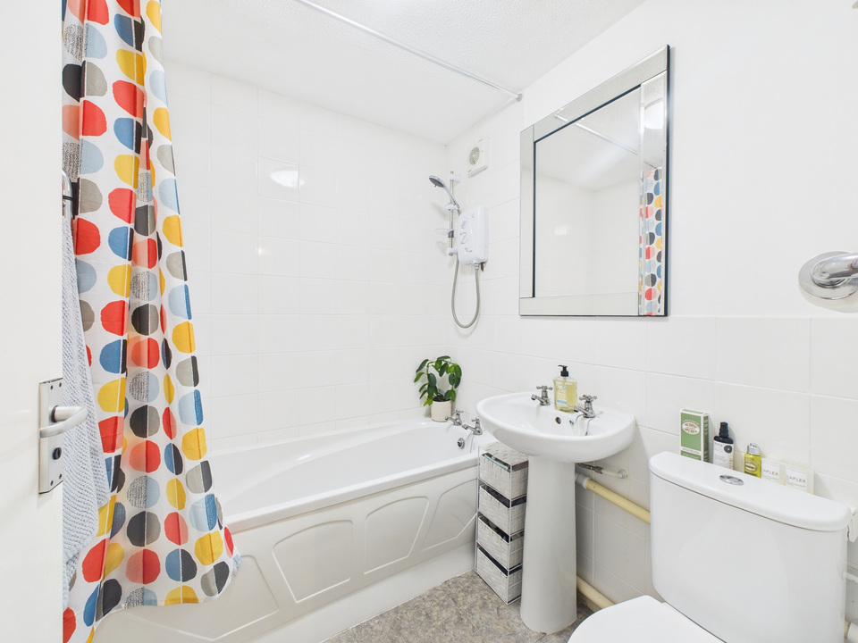 1 bed apartment for sale in Englefield, Horsham, West Sussex  - Property Image 7