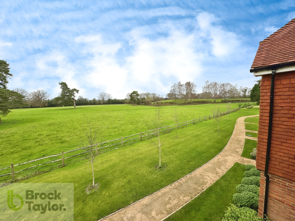 2 bed block of apartments for sale in Birchgrove Road, Horsted Keynes, Haywards Heath  - Property Image 3