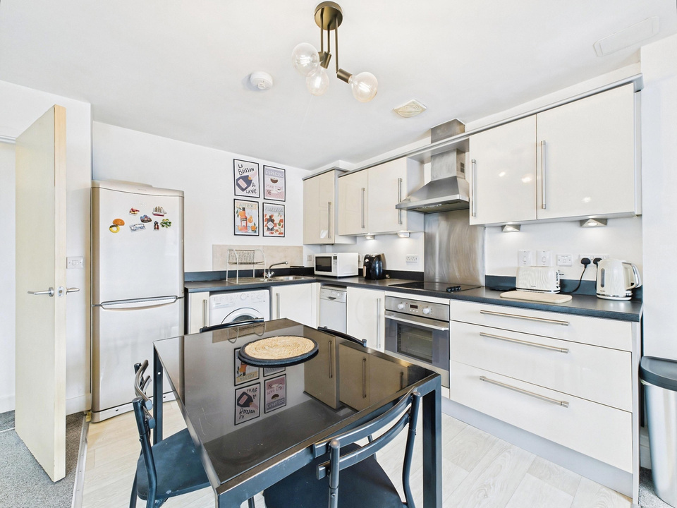 2 bed apartment for sale in Brighton Road, Horsham  - Property Image 2