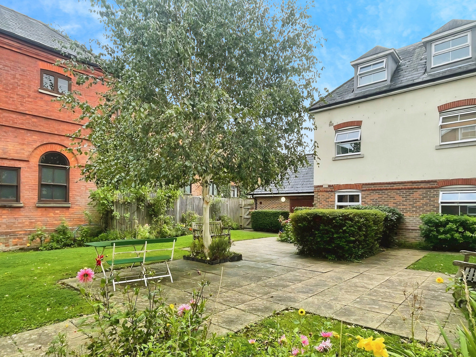 2 bed apartment for sale in Brighton Road, Horsham  - Property Image 18