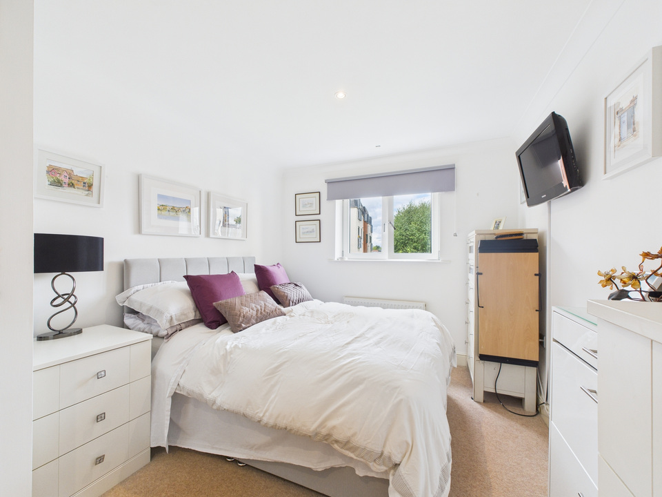 2 bed apartment for sale in Kings Gate, Horsham - Property Image 4