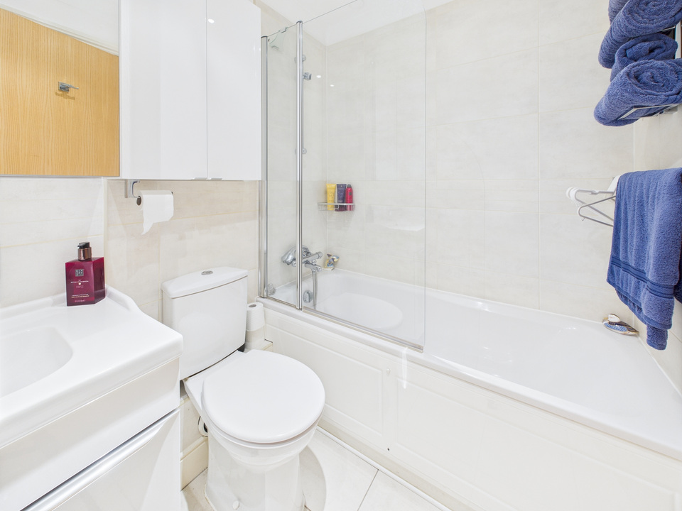 2 bed apartment for sale in Kings Gate, Horsham - Property Image 7