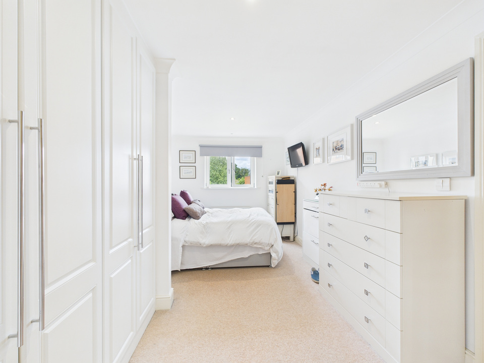 2 bed apartment for sale in Kings Gate, Horsham - Property Image 8