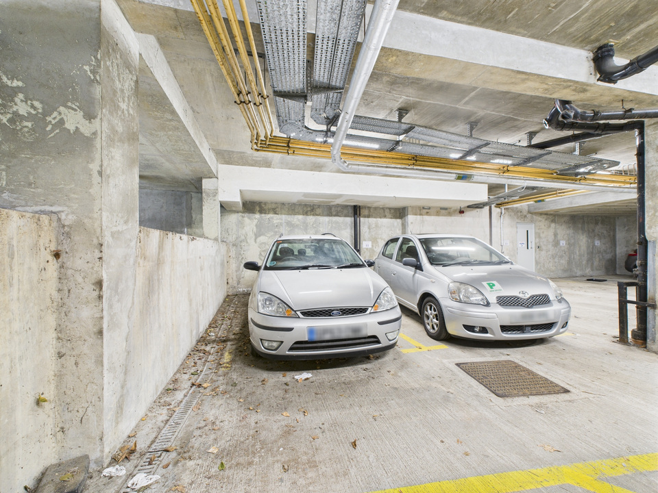 2 bed apartment for sale in Kings Gate, Horsham - Property Image 9